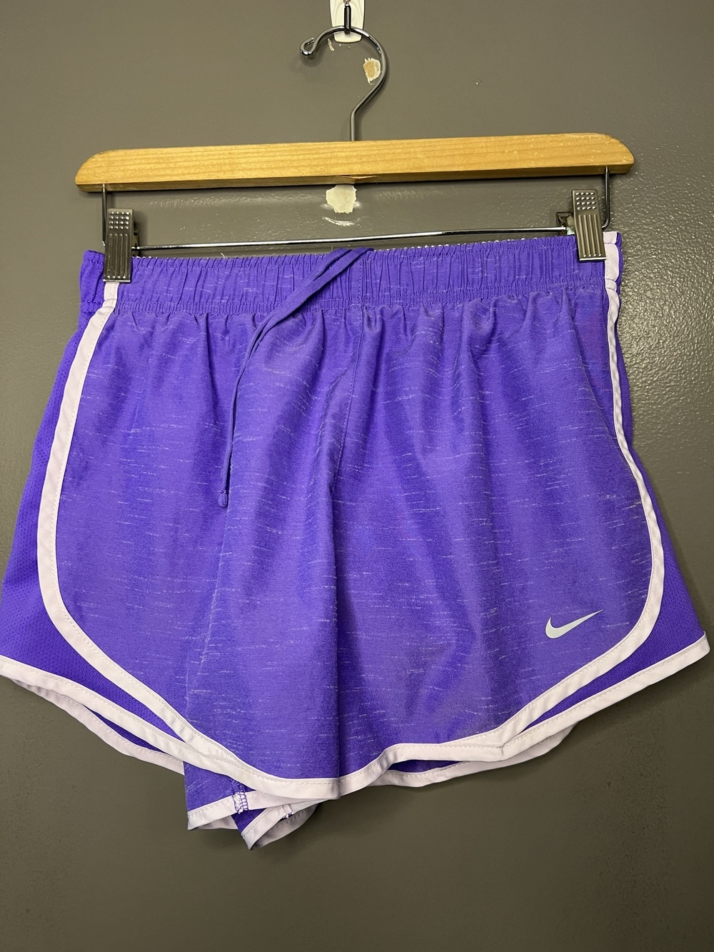 Nike Tempo Running Shorts Womens Medium Purple Dri-FIT Lined Athletic 831558-556